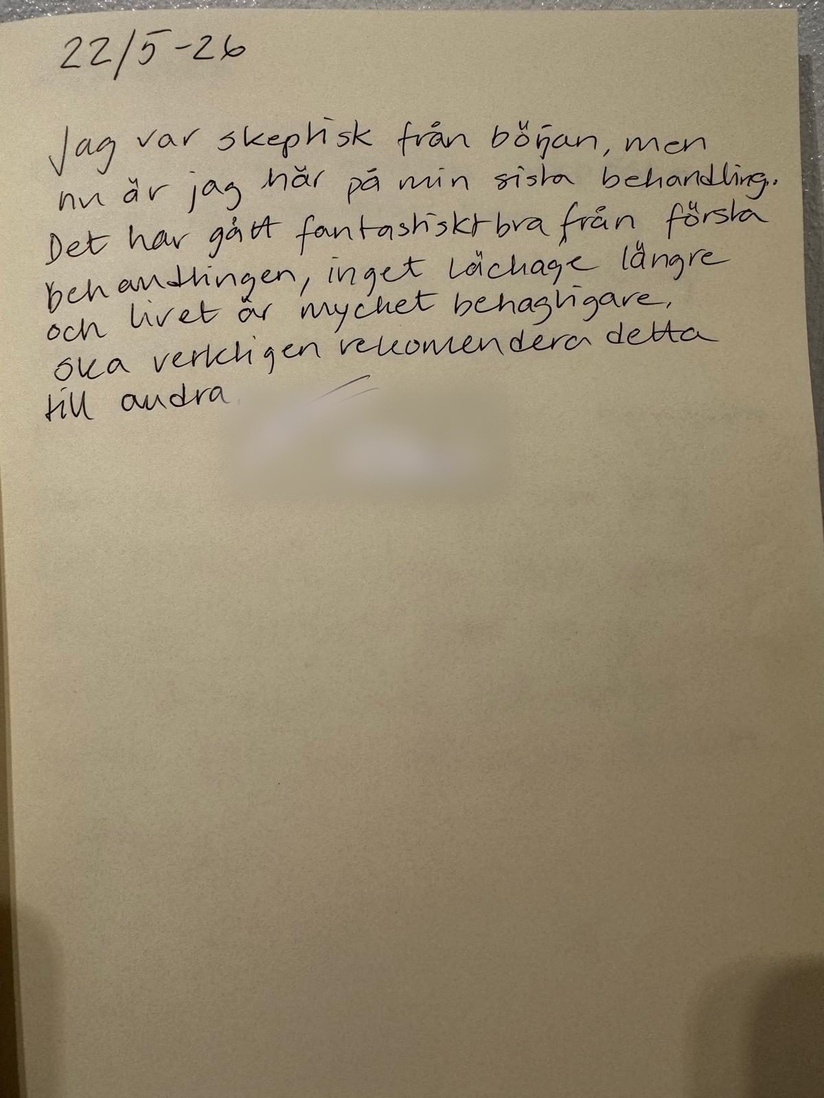 Handskriven recension i gästboken, 22 maj 2026: skeptisk från början, inget läckage efter kuren.
