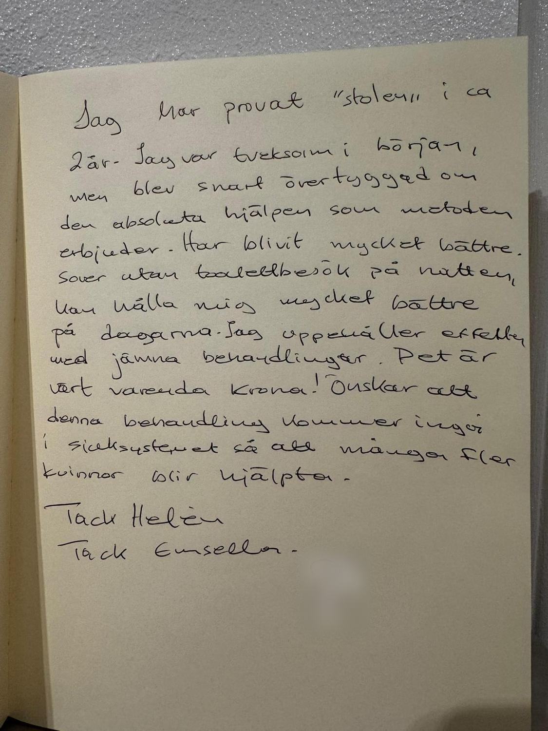 Handskriven recension i gästboken: två år med Emsella, sover utan toalettbesök på natten.