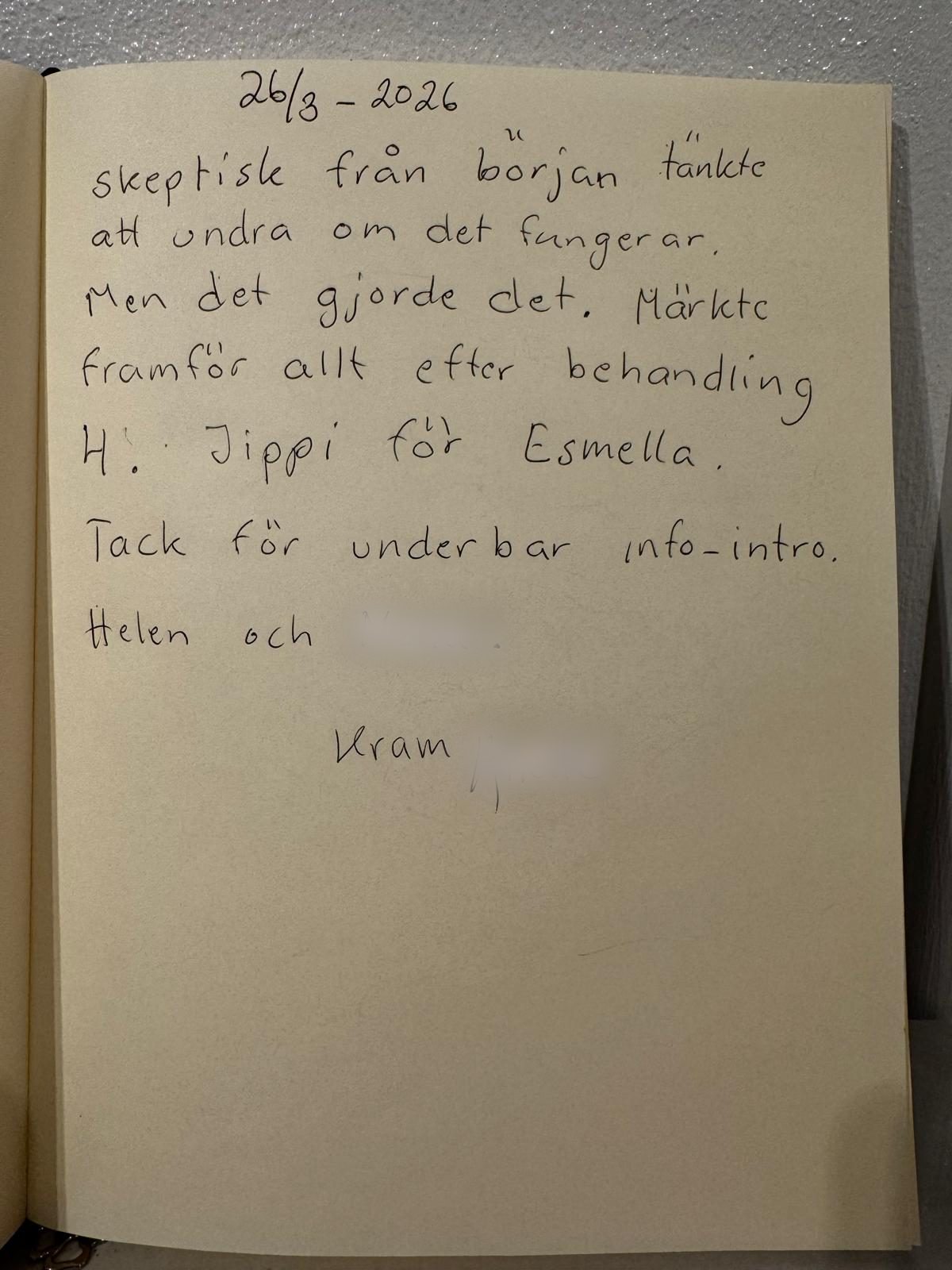 Handskriven recension i gästboken, 26 mars 2026: skeptisk från början, märkte skillnad under kuren.