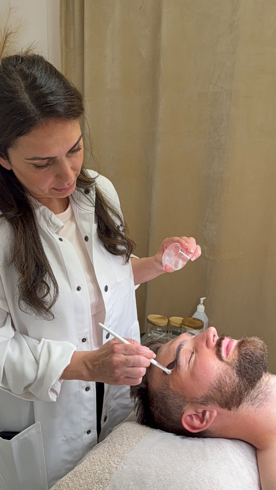 Kemisk peeling med Dermaceutic på HBC i Borås